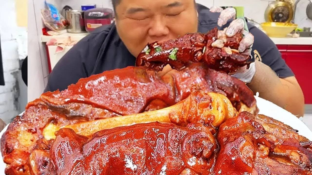 Monkey Brother&rsquo;s favorite is &ldquo;spicy beef tendon&rdquo;, a mouthful of tendon and a sip of wine!