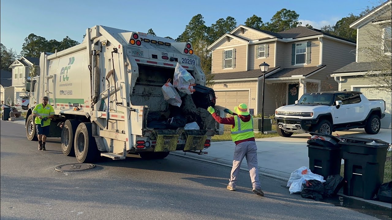 FCC Mack MRU Ez-Pack Goliath Rear Loader Garbage Truck Packing Heavy Post Christmas Manual Trash