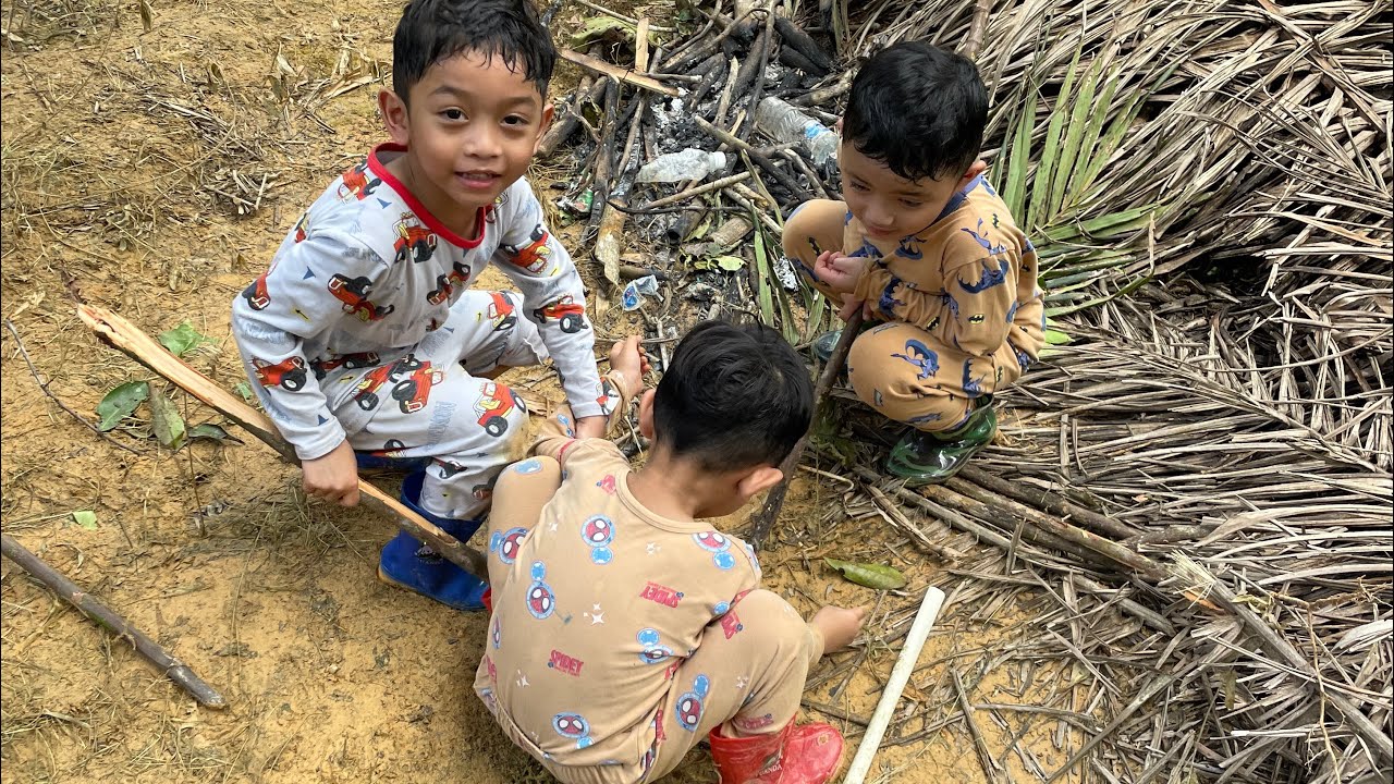 AKTIVITI HUJUNG MINGGU MENGAMBIL  KAYU TIANG LADA (KAYU TEBELIAN) DARI KEBUN KE RH PANJANG SEBAUH 