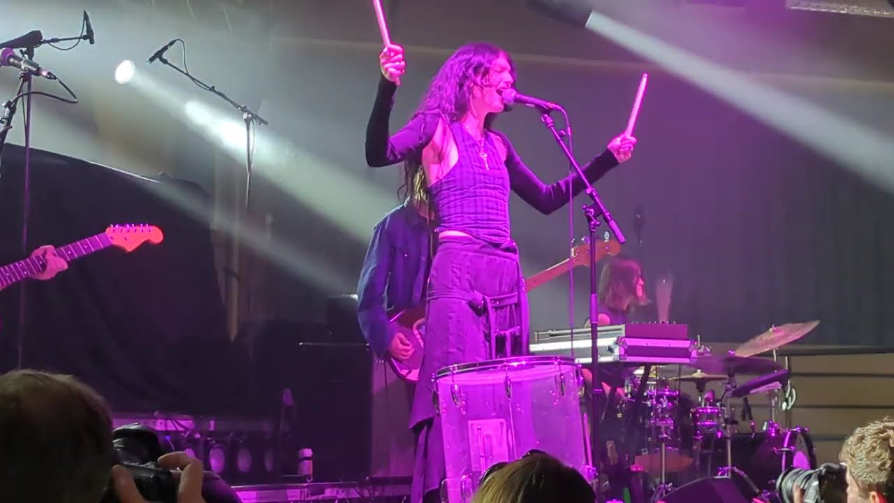 Lucia & the Best Boys - When You Dress Up [Live at the Octagon Centre, 25/09/2024]