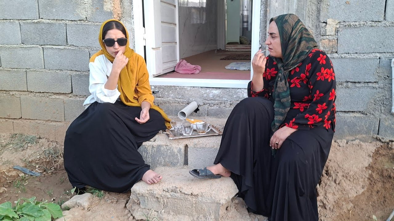 Maryam comes to Zari and says that Zahra is bothering her a lot.