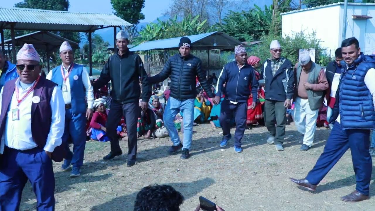 बाबियाचौर हाट बजारमा रिले देउडा धाैली बयक सँग