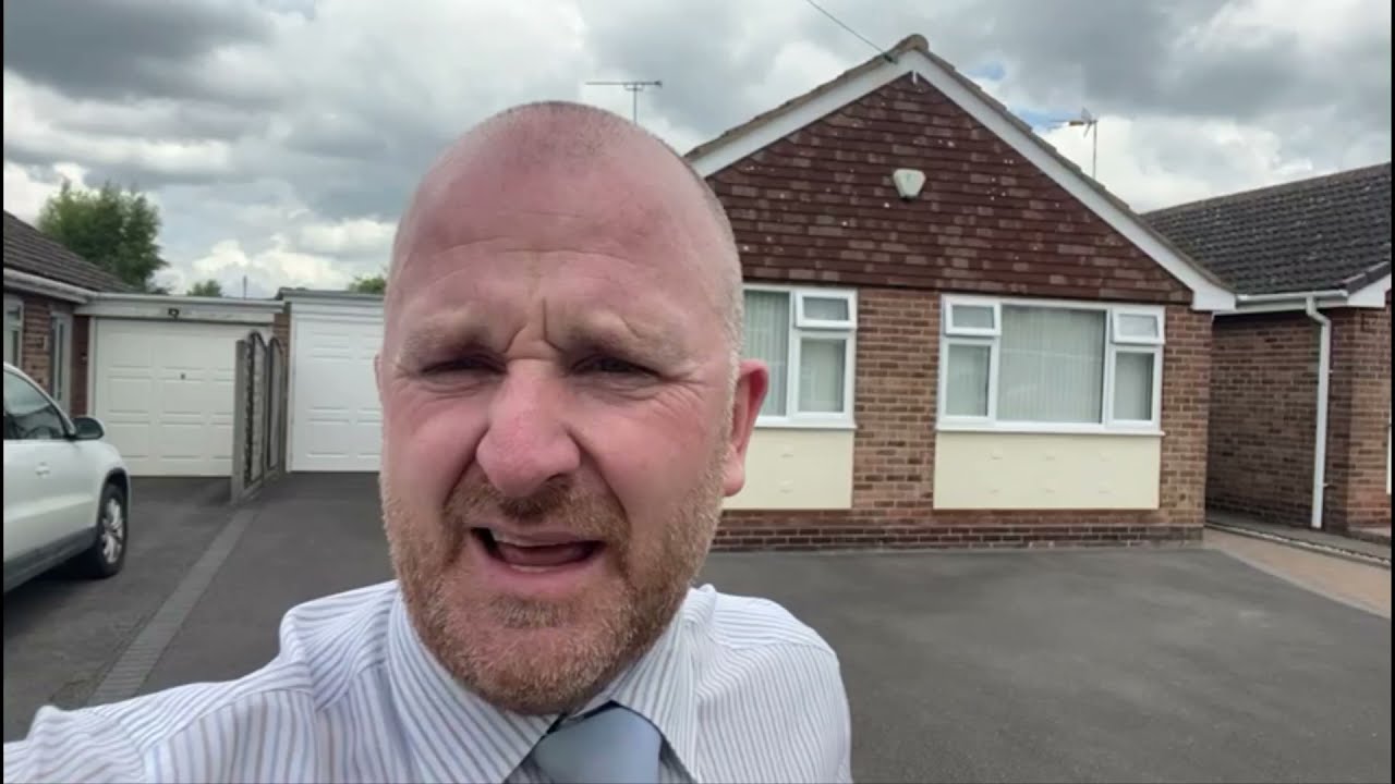 Bungalow for sale in Nuneaton - Whitestone Road, Whitestone, Nuneaton with Hawkins Estate Agents