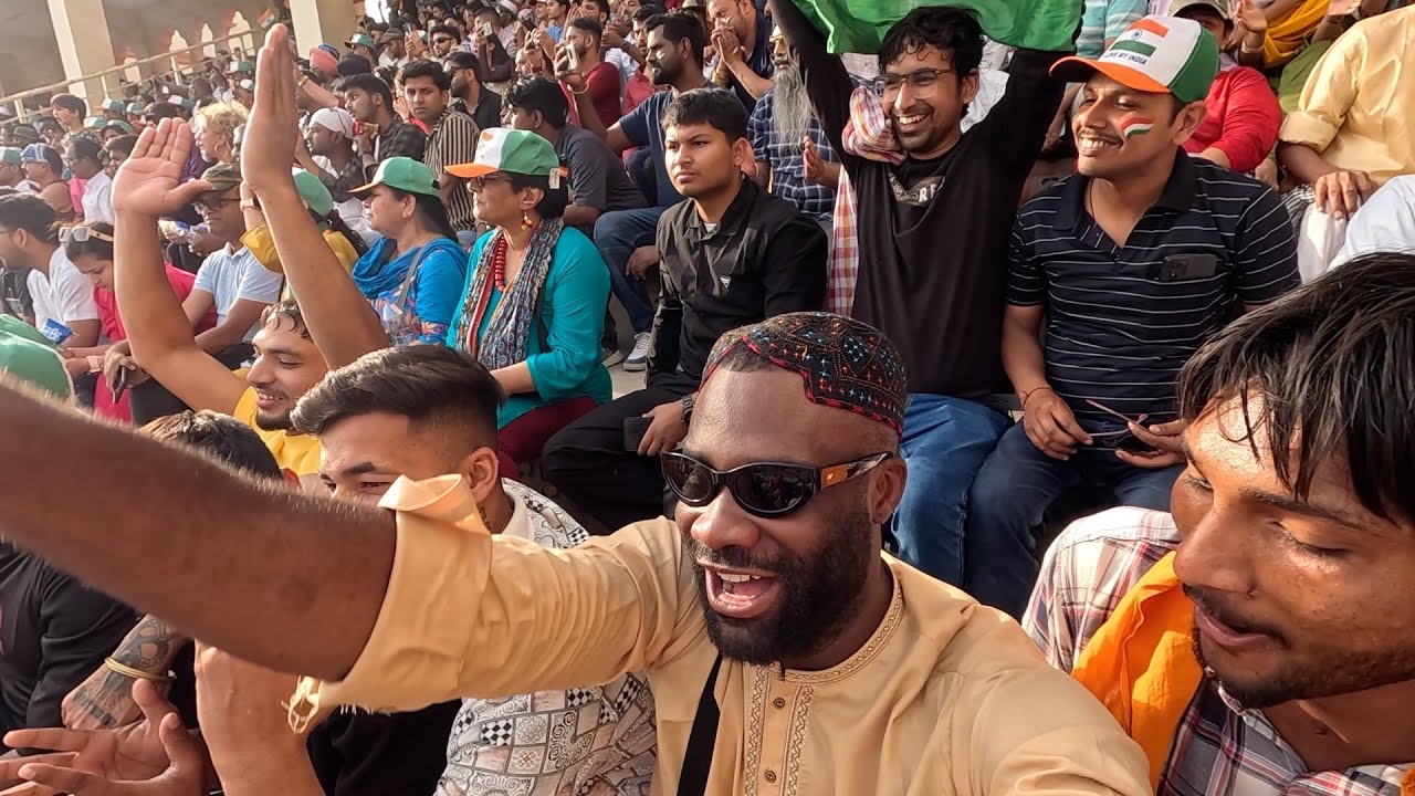 Crossing the Most Tense Border in South Asia 🇵🇰🇮🇳 – Wagah Experience