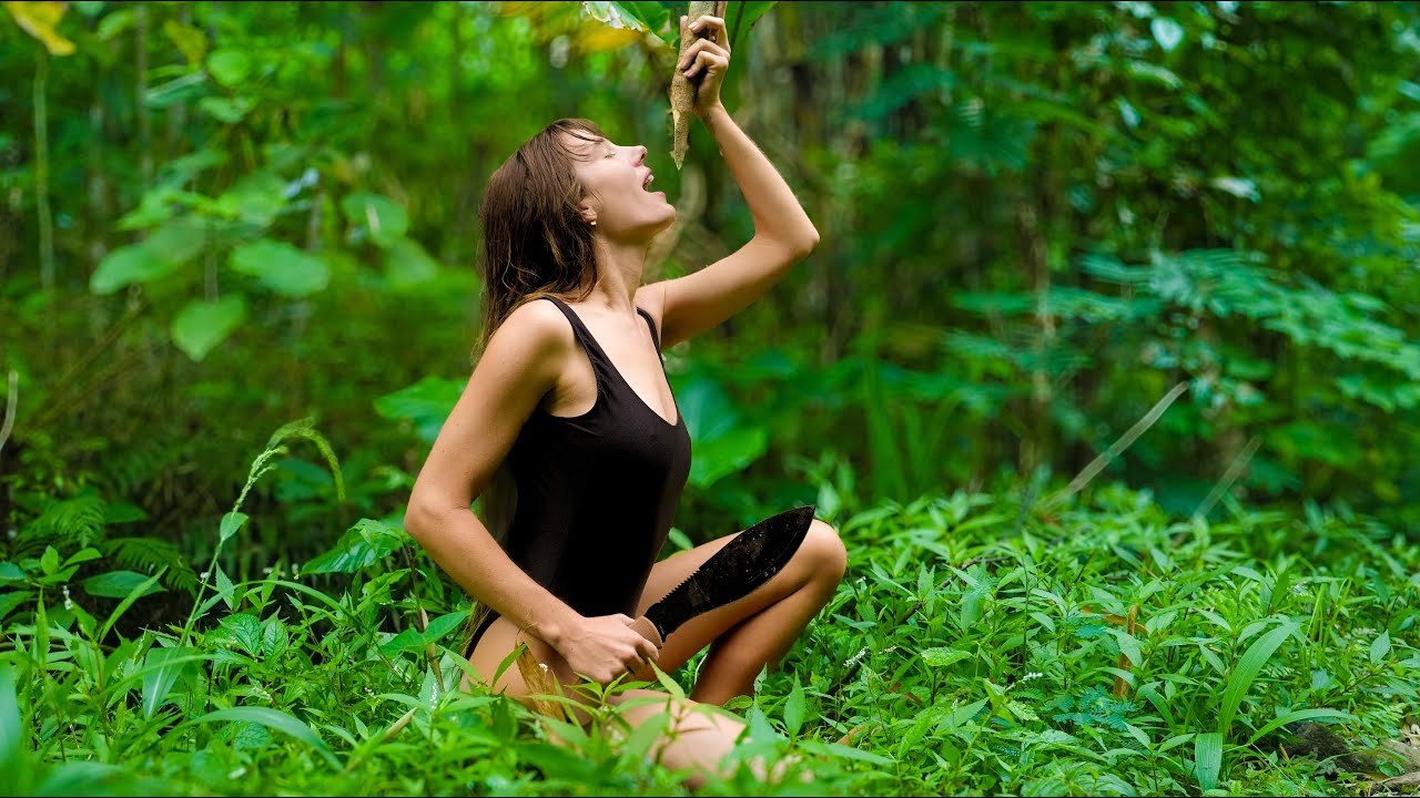 Camping ALONE In Indonesian Jungle - Drinking From Vines And Tropical Survival