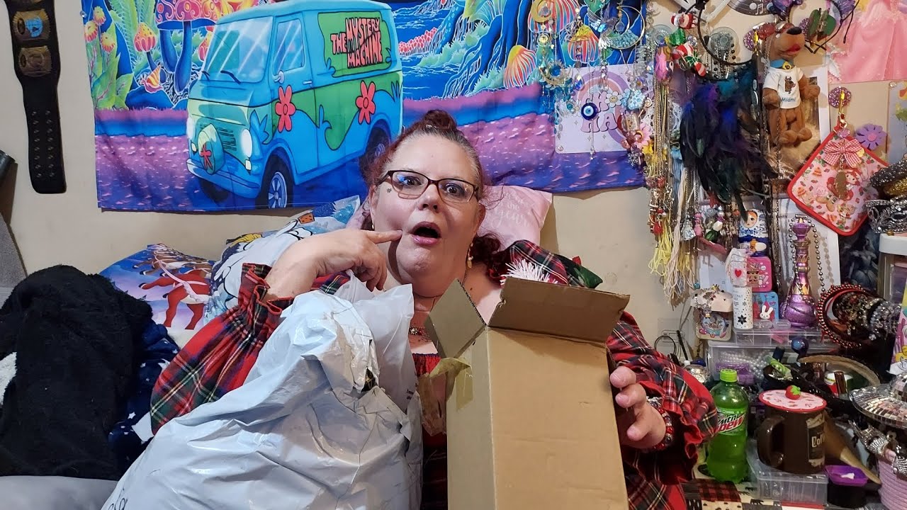 Happy New Year!! Temu haul with cool Christmas presents and decorations. 2025 is almost here!