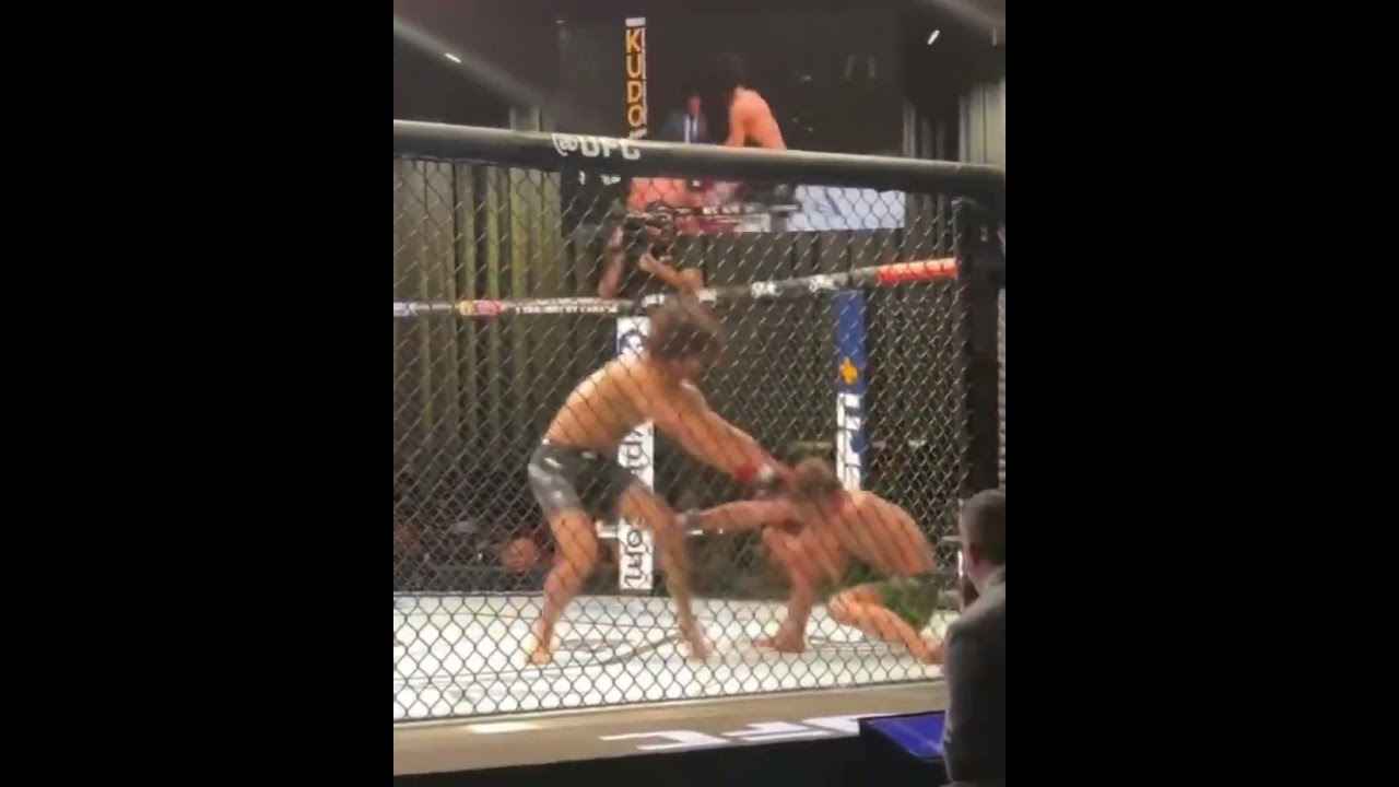 Cameron Saaiman gets BRUTAL knee to the chin! 💥