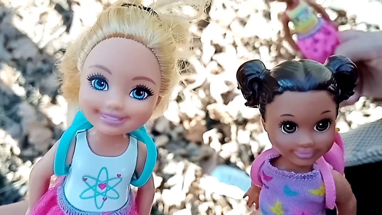 Histoire poupée barbie au parc + pique-nique  🍕