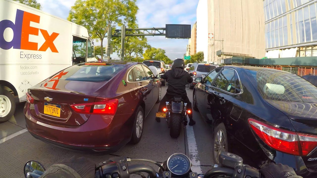 Lane Splitting with a Stranger on My Iron 883 - Right Thing Motos