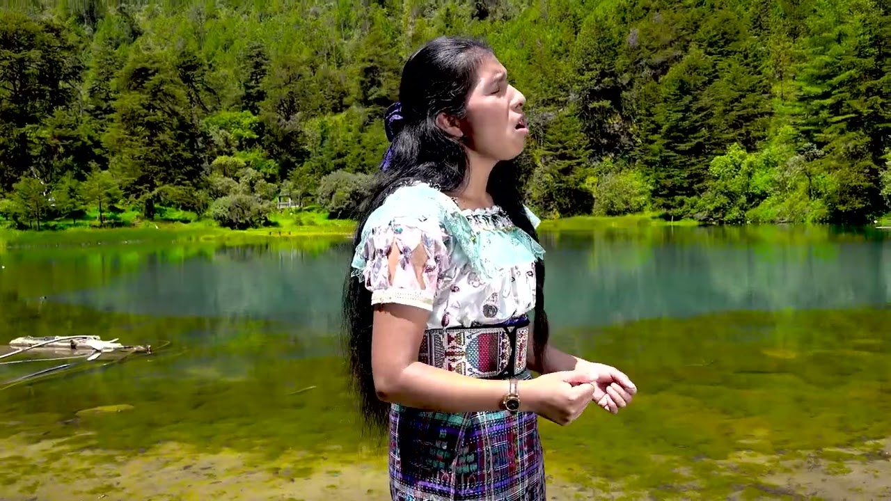 Solista Magdalena Baltazar,  abrazame Jesus 4k