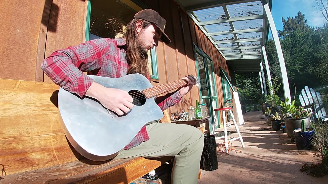 Aluminium acoustic guitar