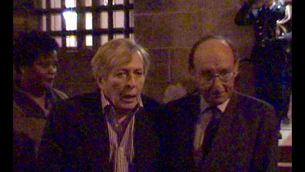 Prins Claus (getekend door ziekte van Parkinson) onwel bij prins Claus prijzen 2001