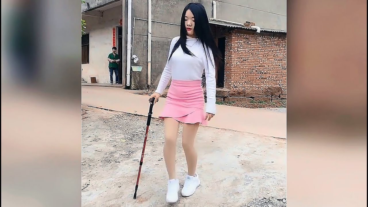 Awesome Cerebral Palsy Girl Trying to Walk