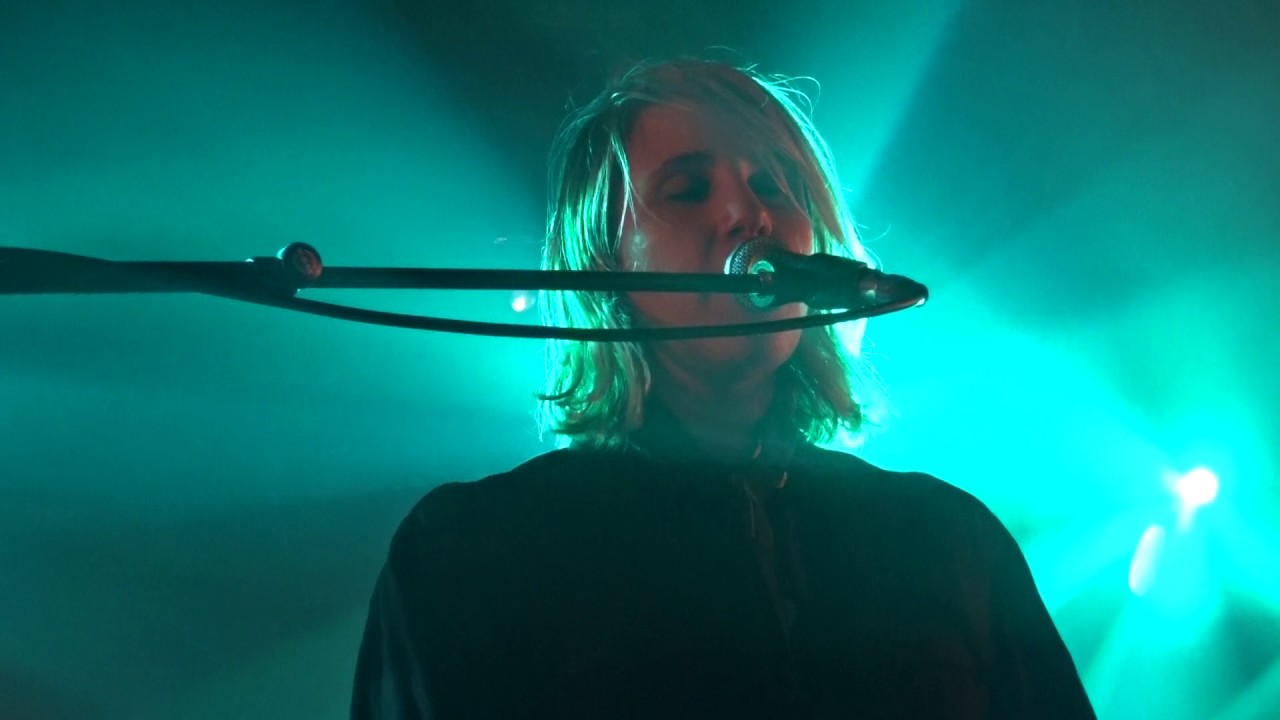 Laura Jean - Girls On The TV - Live In Paris 2019