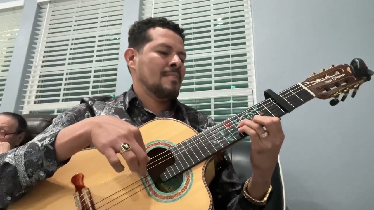 42 introducciones en el requinto recordando al Maestro Álvaro Gómez