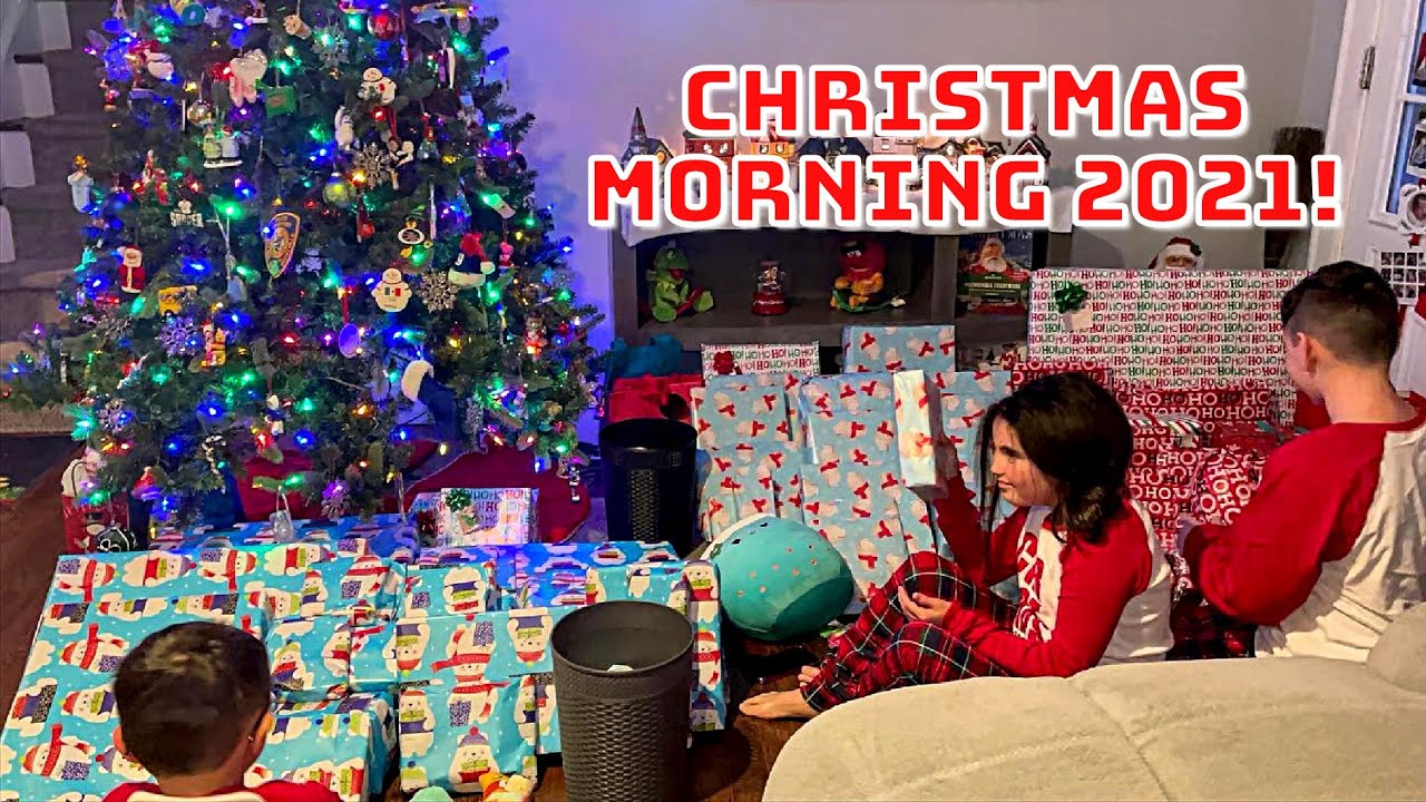 Christmas Morning 2021! 🎄🎅🏻Opening presents & picking our Top favorites!