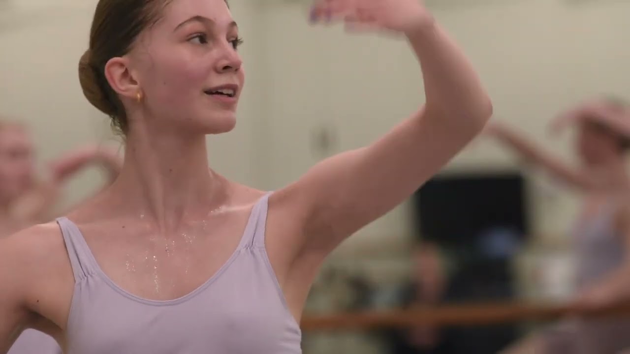 En balletelev fra Det Kongelige Teaters Balletskole fortæller.