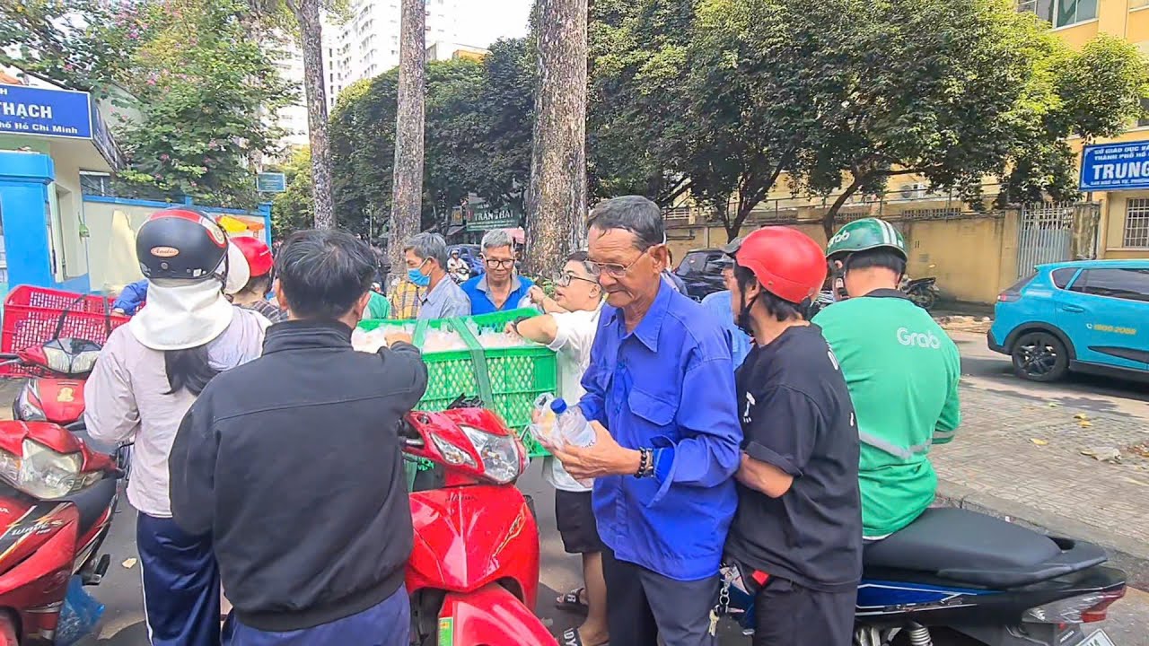 🍀 Niềm vui ngày cuối năm 😘  | Happy Smile Charity
