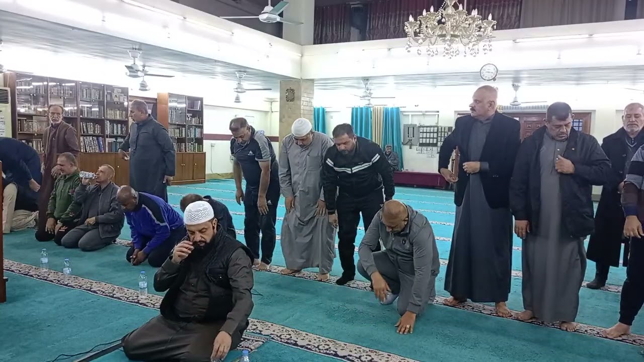 6رقم 10#3#2026 صلاه تراويح في شهر رمضان يوم 21جامع عرفات كان أمام الصلاةدكتور حيدر هادي العودةلرفاعي
