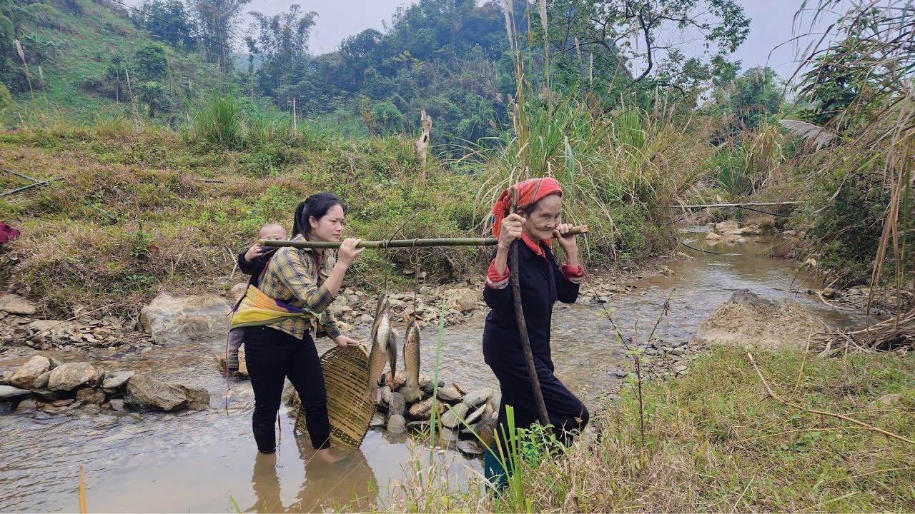 Fishing in the Stream with My 80-Year-Old Blind Grandmother - A Self-Sufficient Life