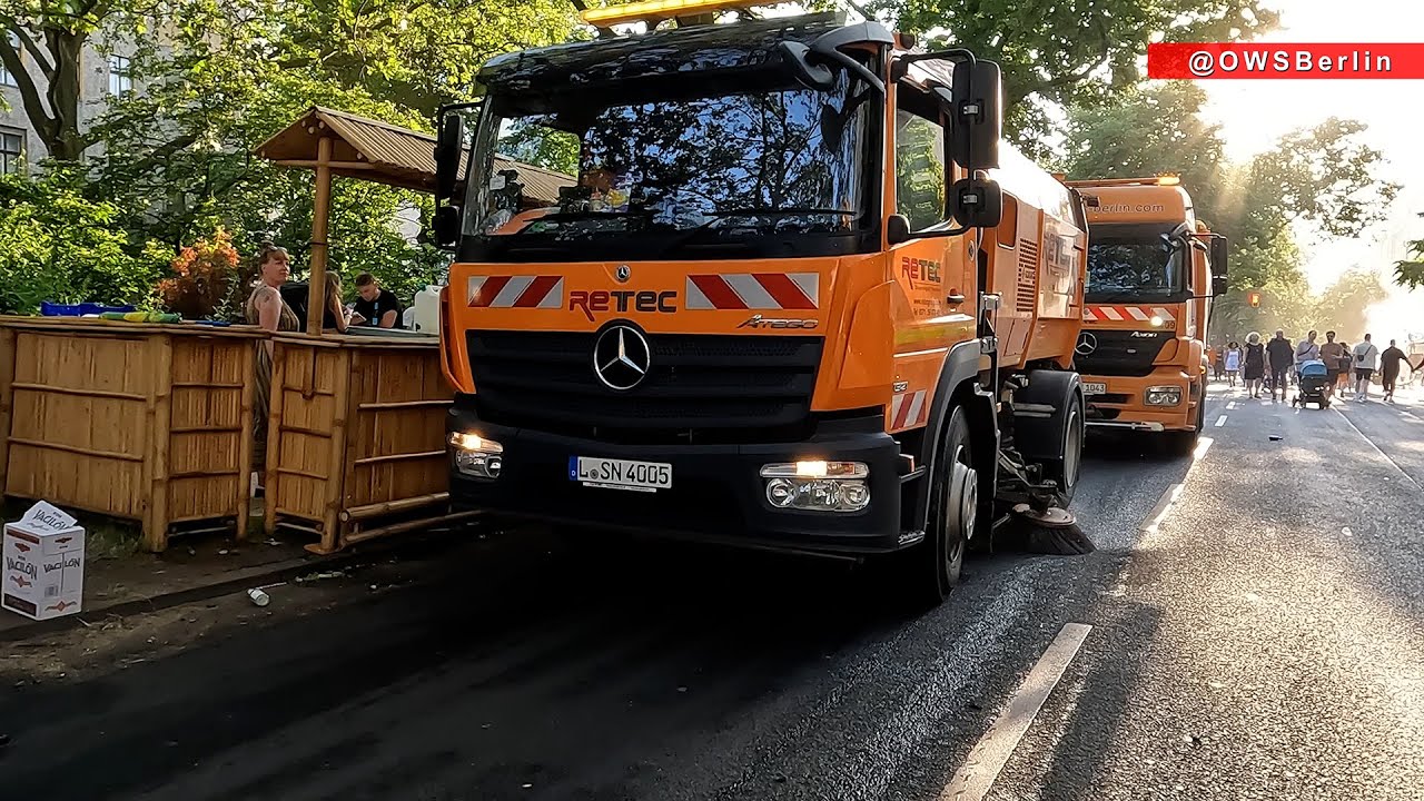 Müllbeseitigung nach Karneval der Kulturen in Berlin Kreuzberg