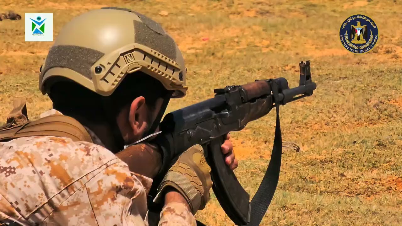 شاهد العرض العسكري الضخم لأفراد اللواء الثالث حماية رئاسية م / سقطرى قوة القوة 