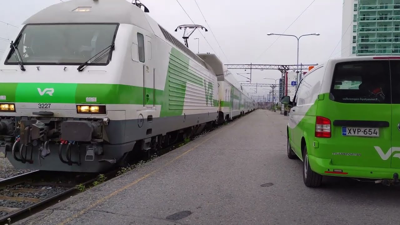 Zugeinfahrt Nachtzug Helsinki-Rovaniemi in Oulu