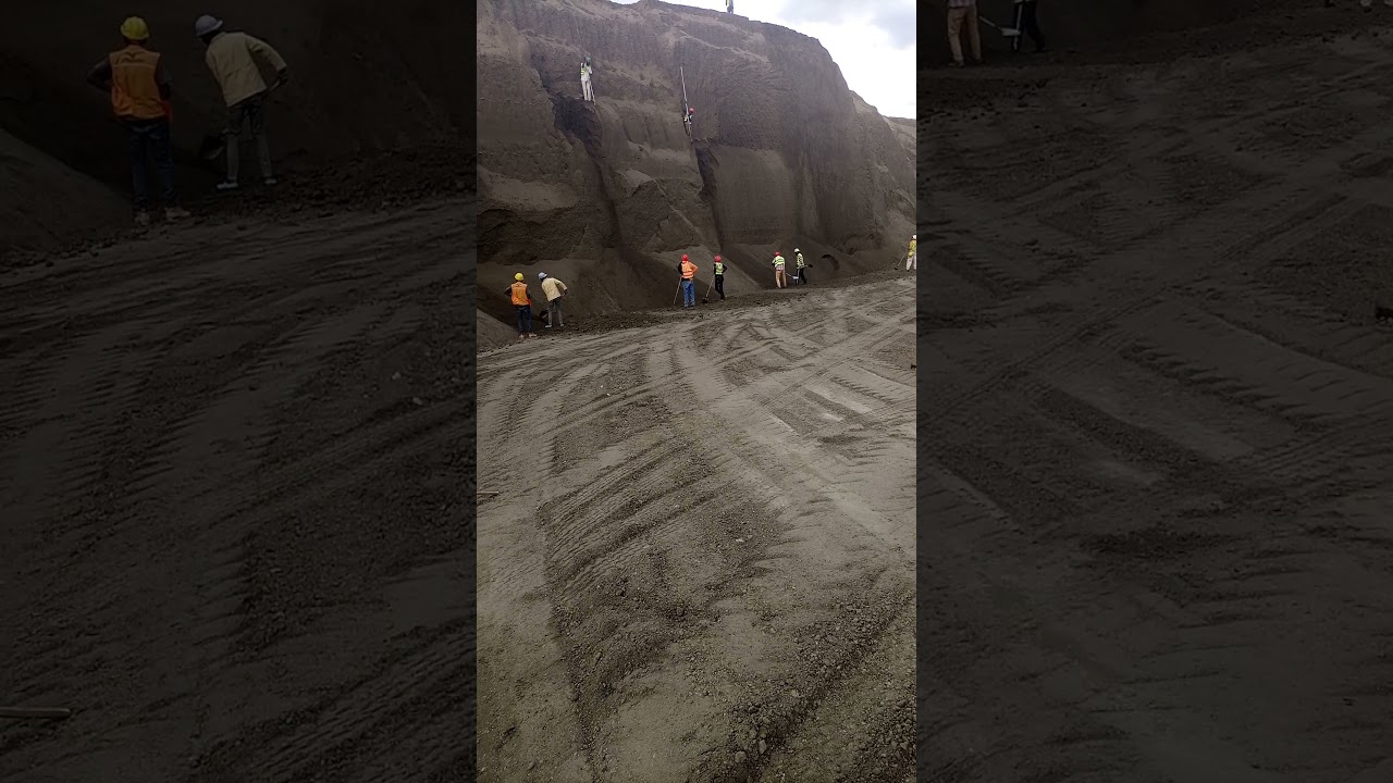 Hard working Kenyans harvesting sand at Nakuru
