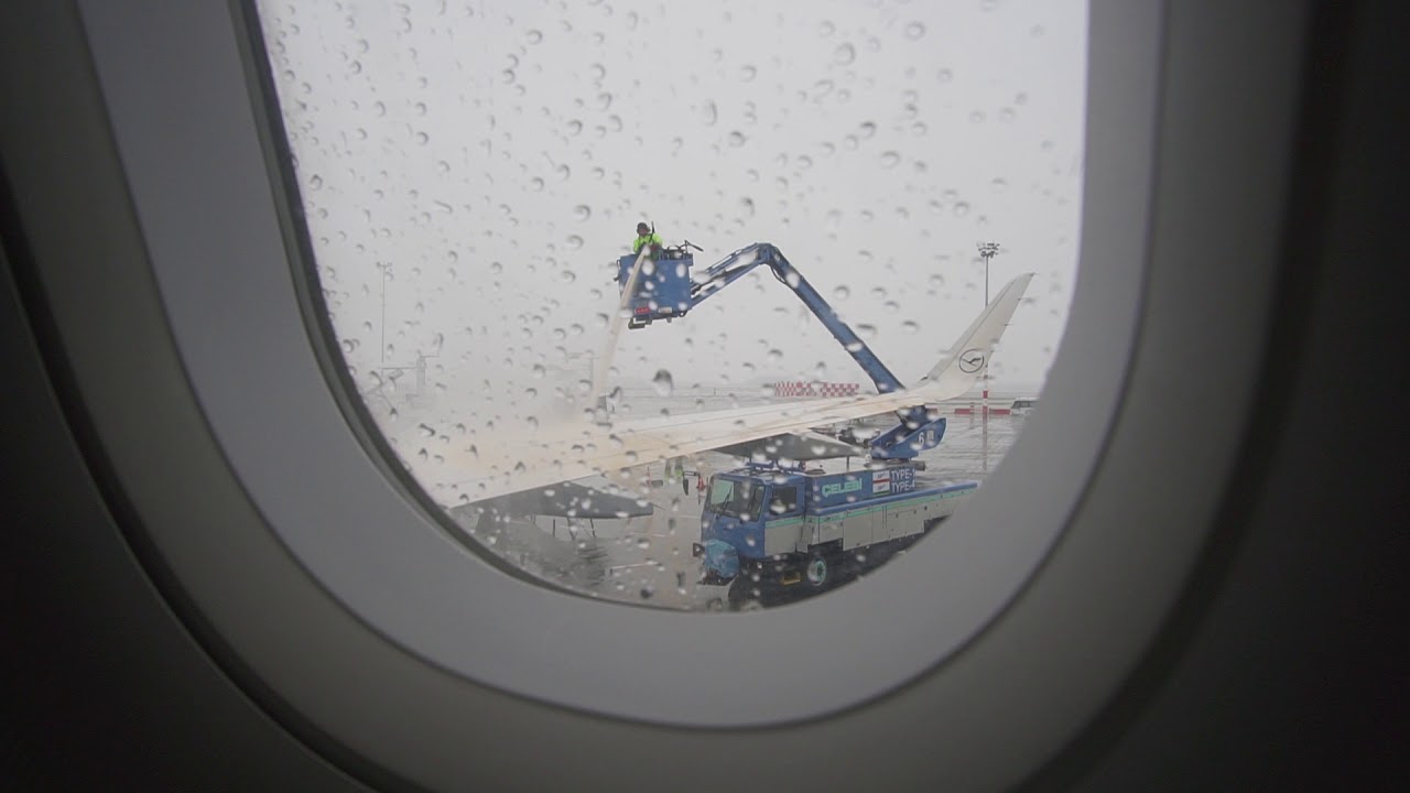 Hungary, Budapest Ferenc Liszt International Airport, de-icing Lufthansa airplane