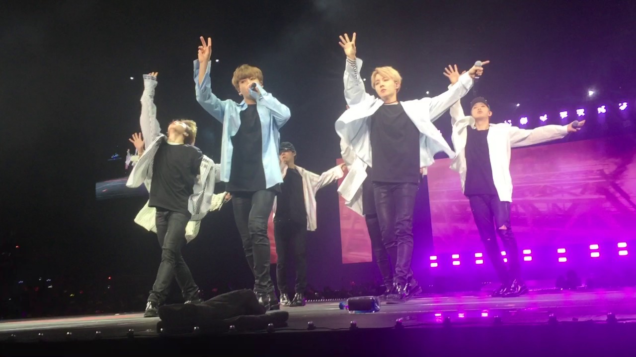 BTS - Spring Day [fancam] - Wings in Newark 3/23