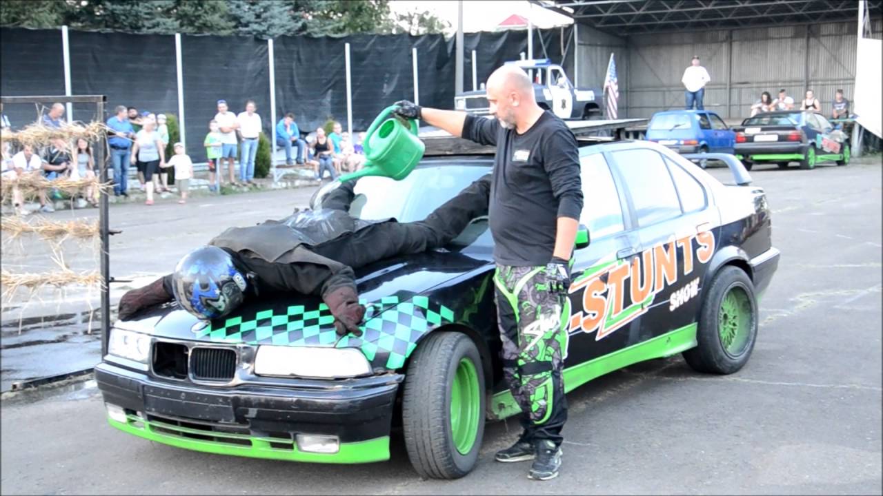 Samochodowy pokaz grupy kaskaderskiej „Extrem Cascaders Team” w Jedliczu