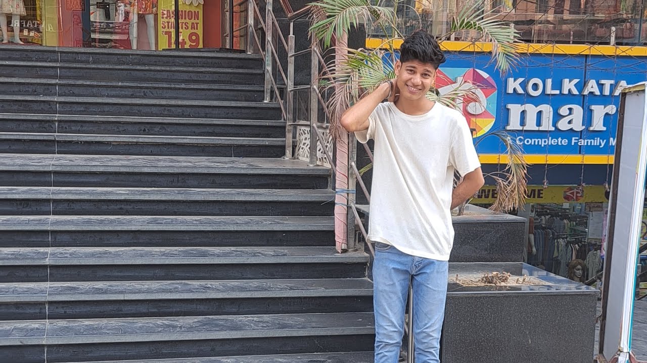 Purana kapra barbad ho gya 😄😁 funny vlog  in smart bazar 🥰🤣   #vlog #bihar #funnyvlog #puranakapra 
