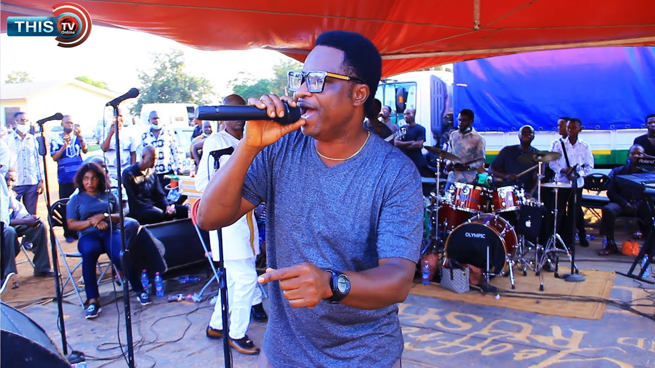Musician ALEX KUNADU SON Perform WO YONKO DA NE WO DA