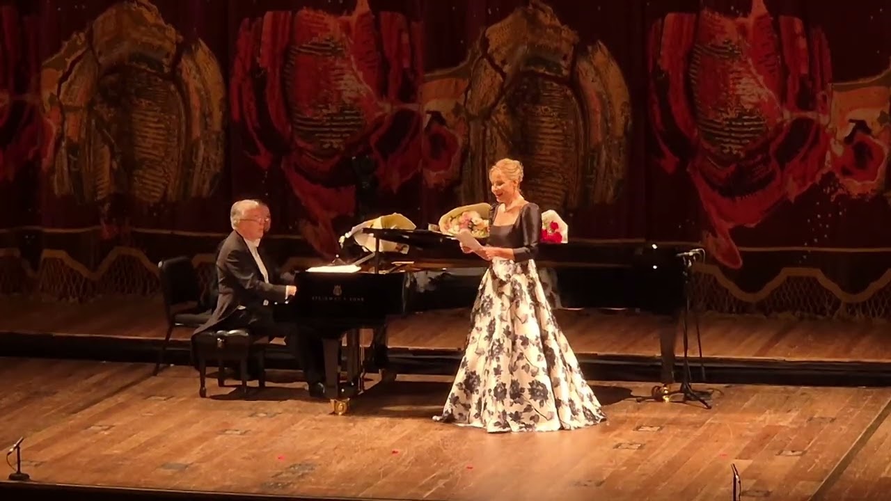 ELĪNA GARANČA canta Mi Buenos Aires querido - martinwullich.com