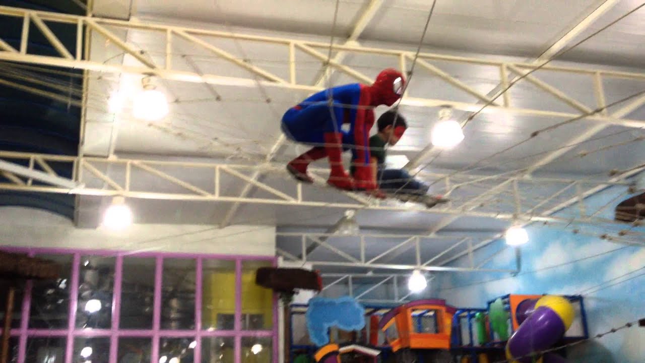 Homem-Aranha invade festa de aniversário - 05/06/2014