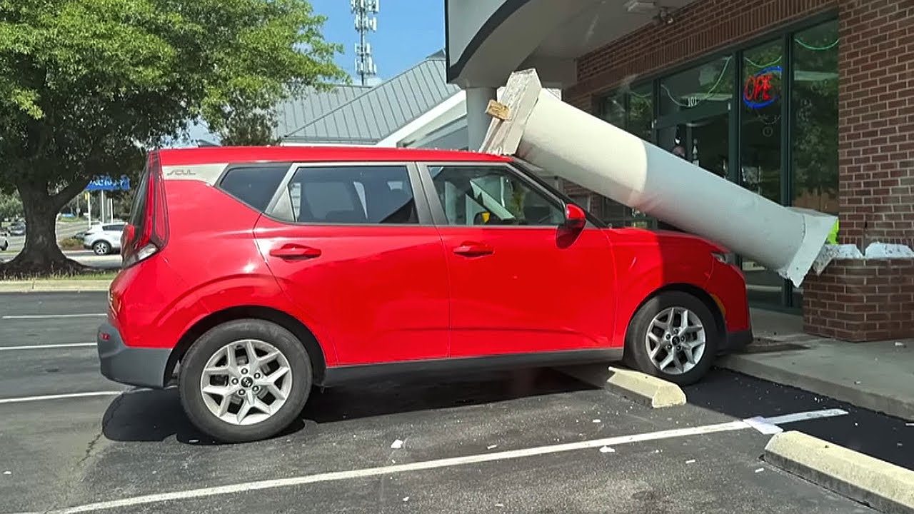 Idiots Laugh At Idiots In Cars 12