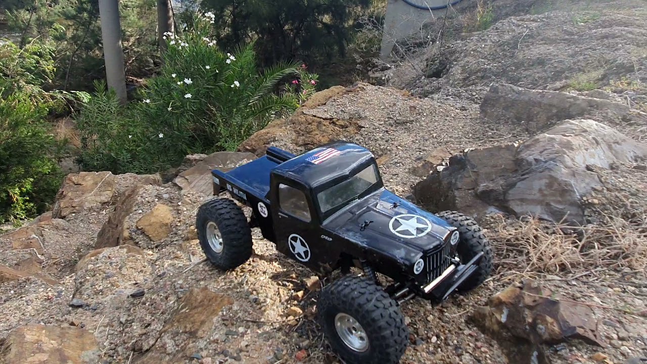 Gspeed V3 battery relocation, SCX10ii build breakdown and run