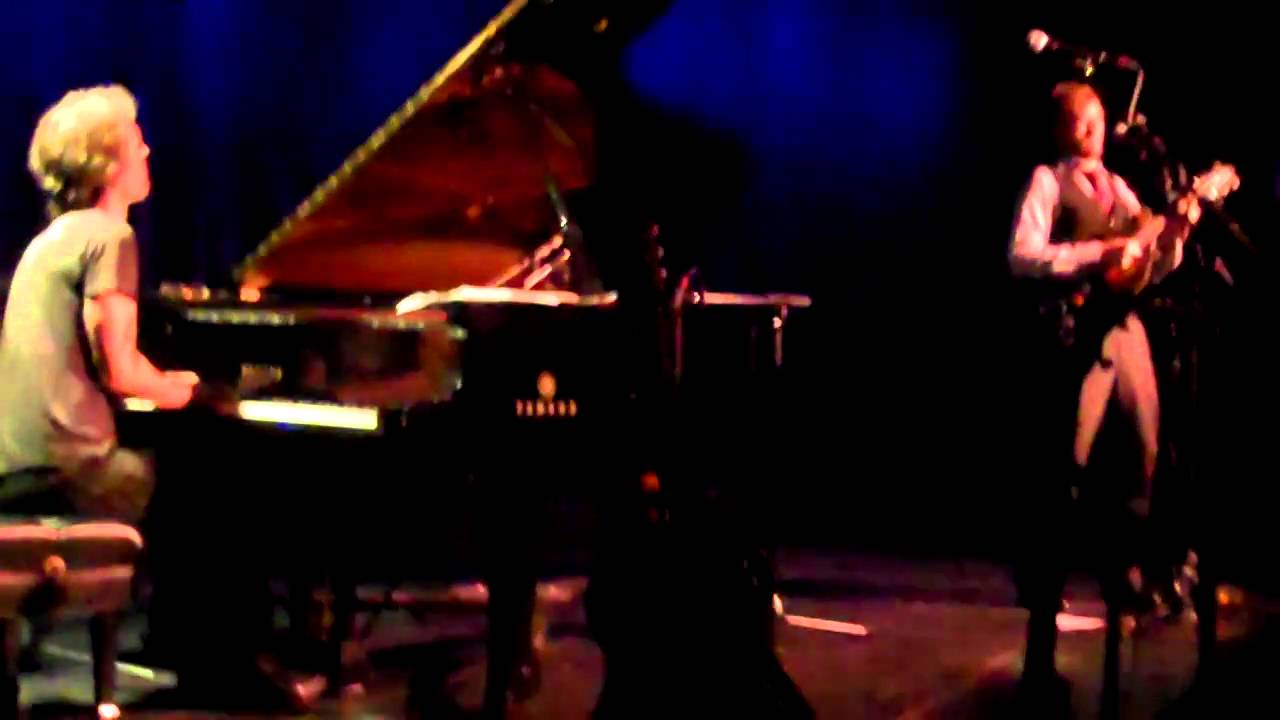 Chris Thile & Brad Mehldau - Bottle Up & Explode [Elliott Smith] (Live 3/2/11)