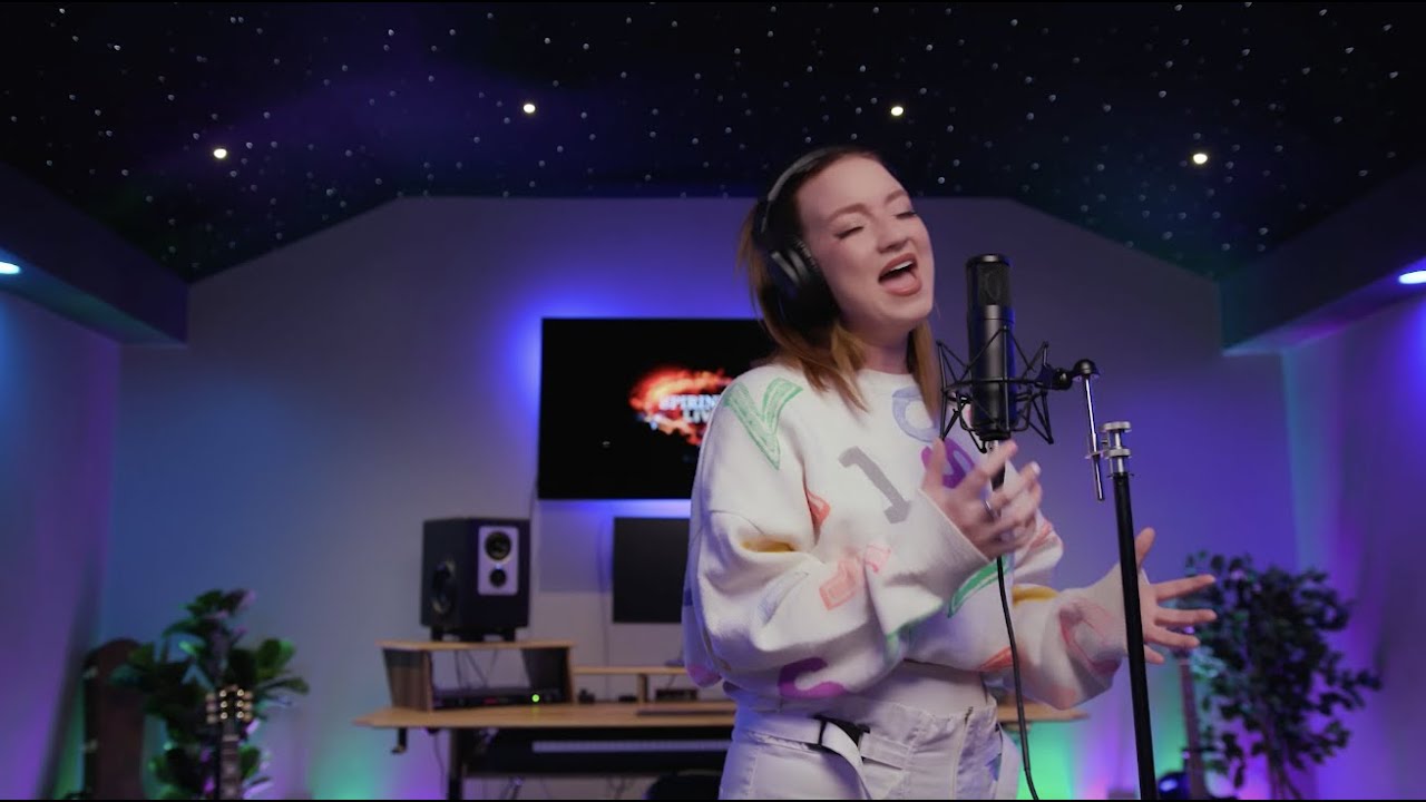 Sam Creighton Performs 