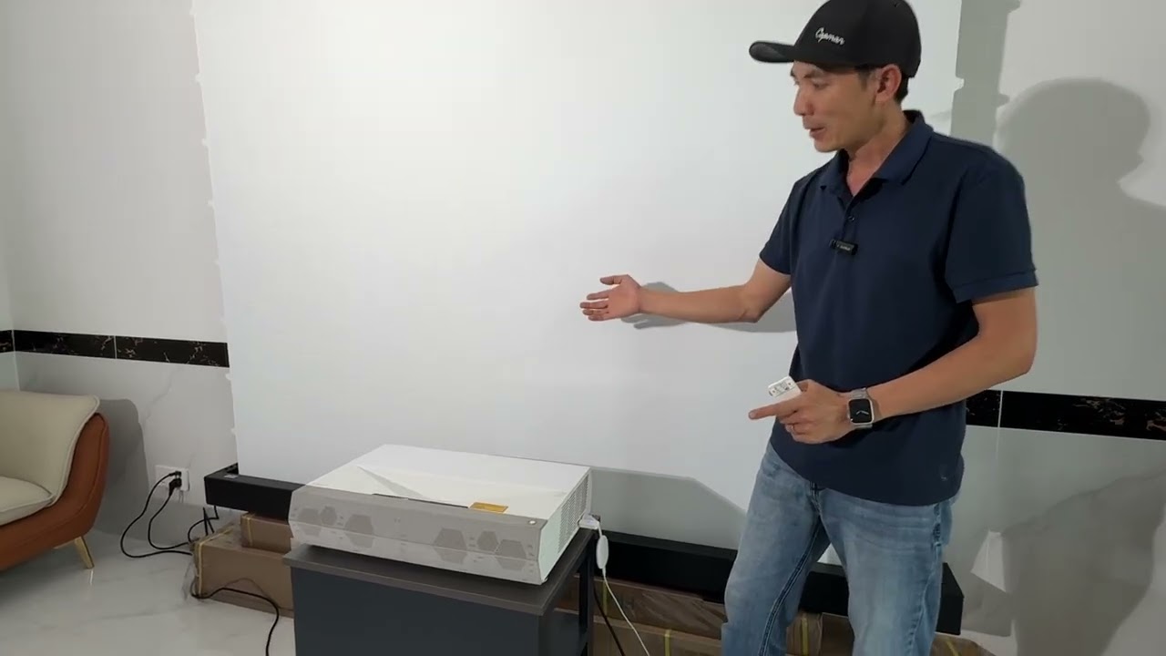 Màn chiếu Tab Tension tự động cuộn lên xuống khi mở và tắt máy chiếu