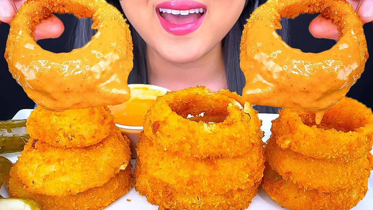 ASMR GIANT ONION RINGS (CRUNCHY EATING SOUNDS) ASMR PHAN