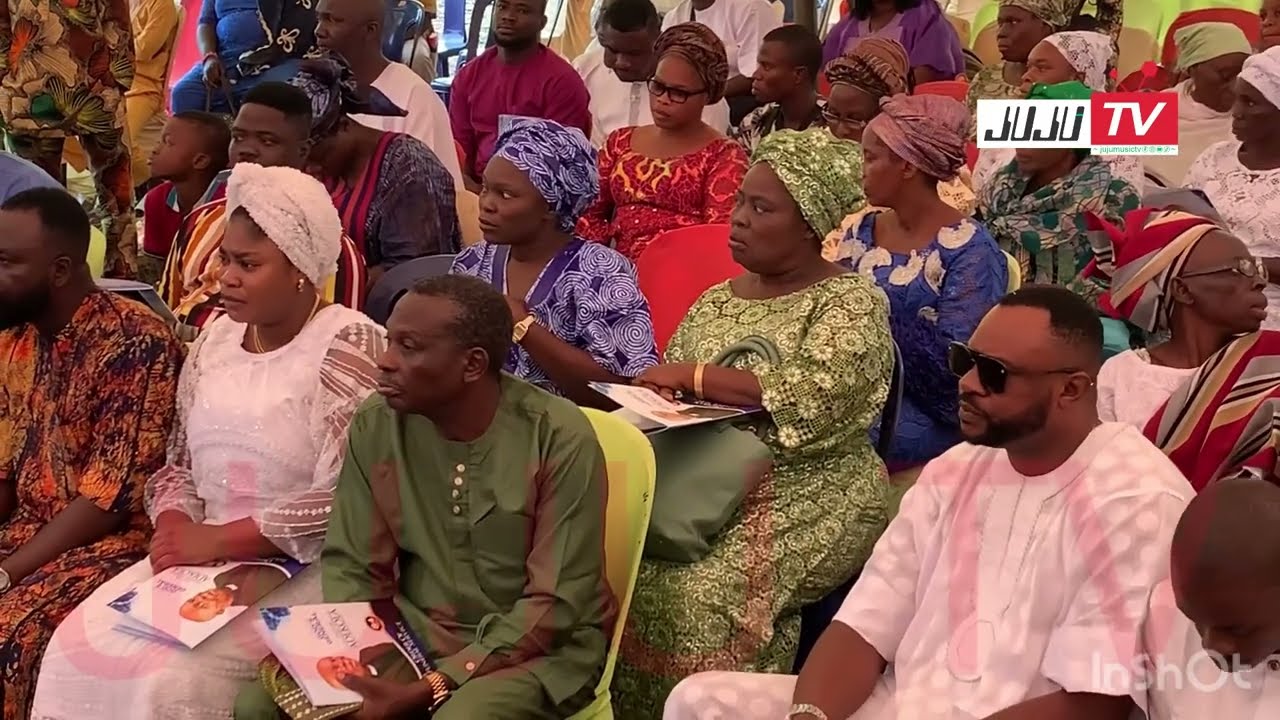 THE WIFE OF NOLLYWOOD STAR ODUNLADE ADEKOLA SUPPORT HIM @ HIS FATHER INTERMENT SERVICE IN EKITI