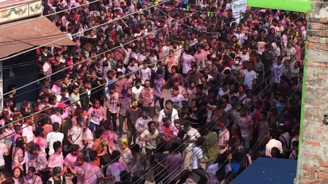 Dharane fight at Holi festival | Desi Line | 2017