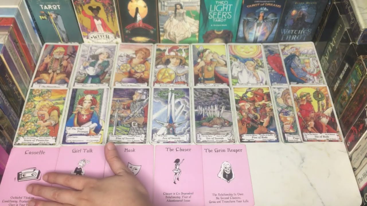 Who is stalking on you💕| hindi tarot reading |