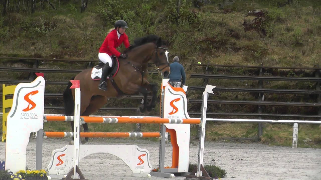 Kathrine Hellevik faller med Ballak