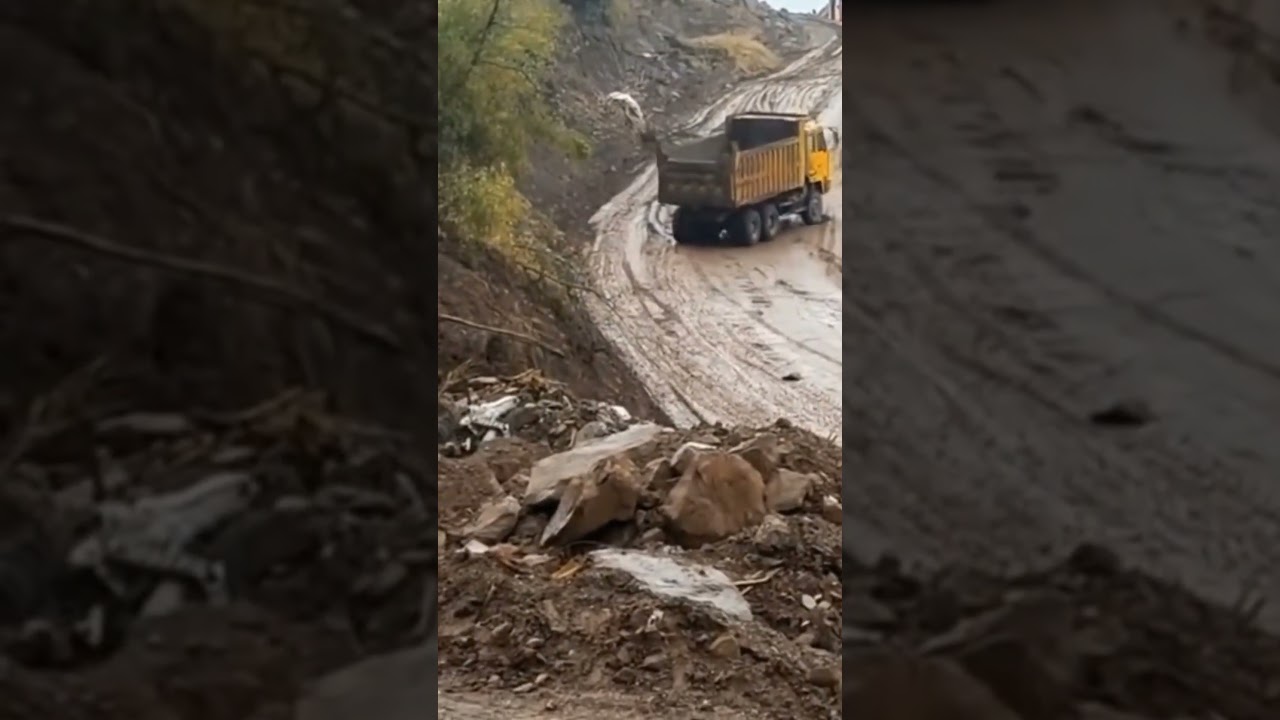 Aksi Truk Ngedrift Di Jalan Lumpur #shorts