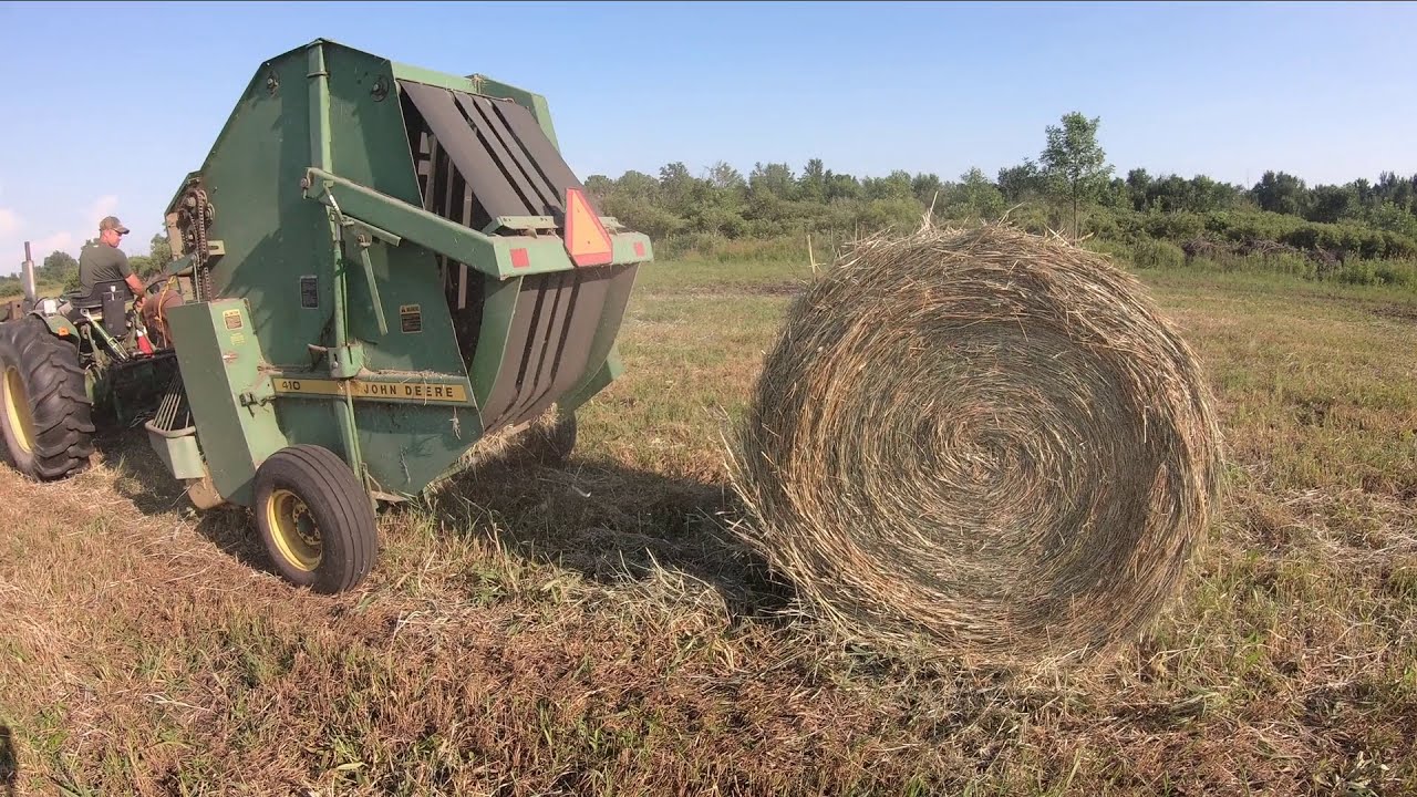 John Deere 2630 with 410 Round Baler
