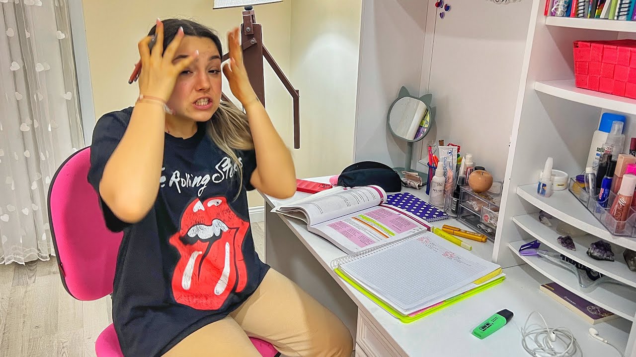 MELİKEYE BİR GÜN BOYUNCA KIŞKIRTMALI ODA BASKINI ! Çıldırdı