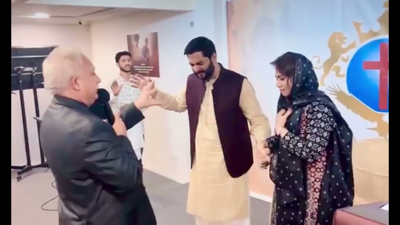 Our BABA JEE Man of God Pastor Qamar Ul Zaman Washed our Feet & Poured Oil upon us ♥️😭CHRIST’s LOVE