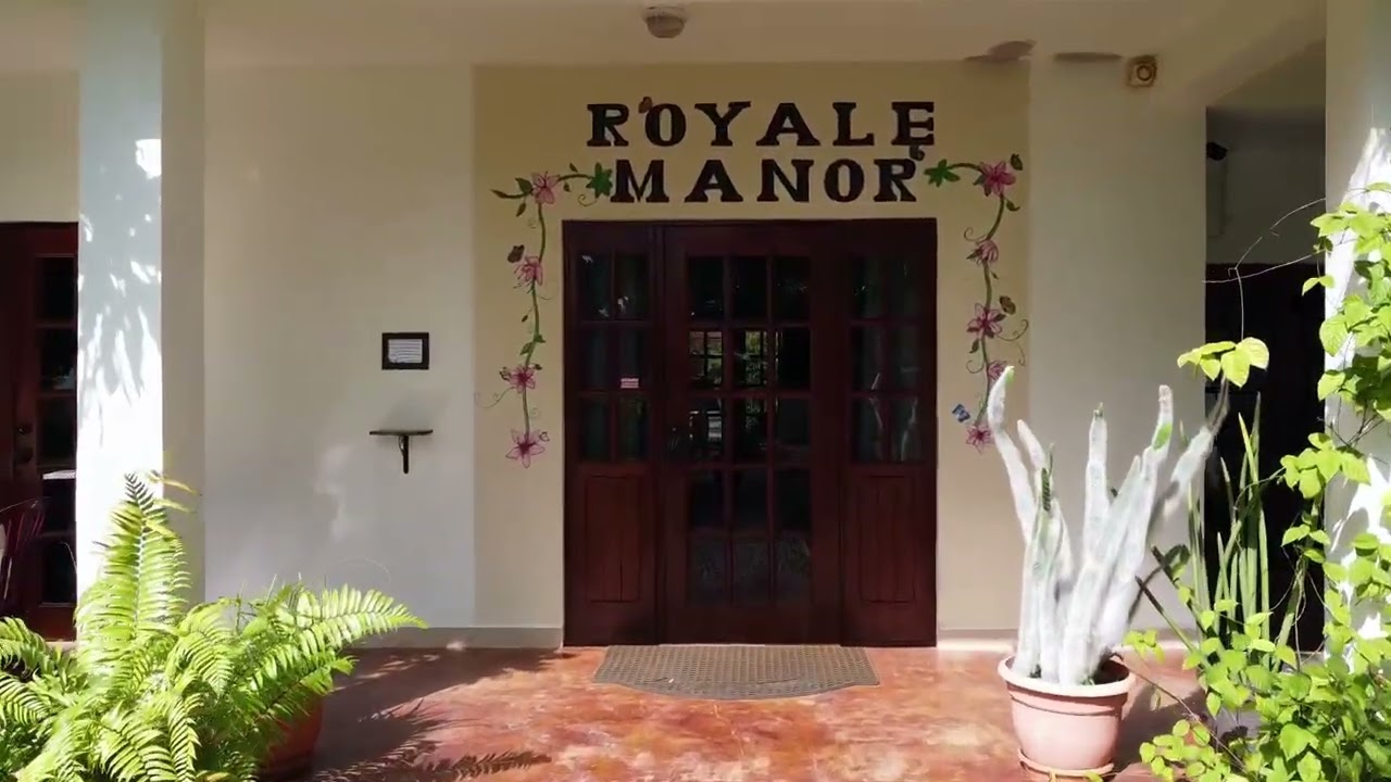 Royale Manor-BTB Approved Canal front Retreat on Bayshore Drive
